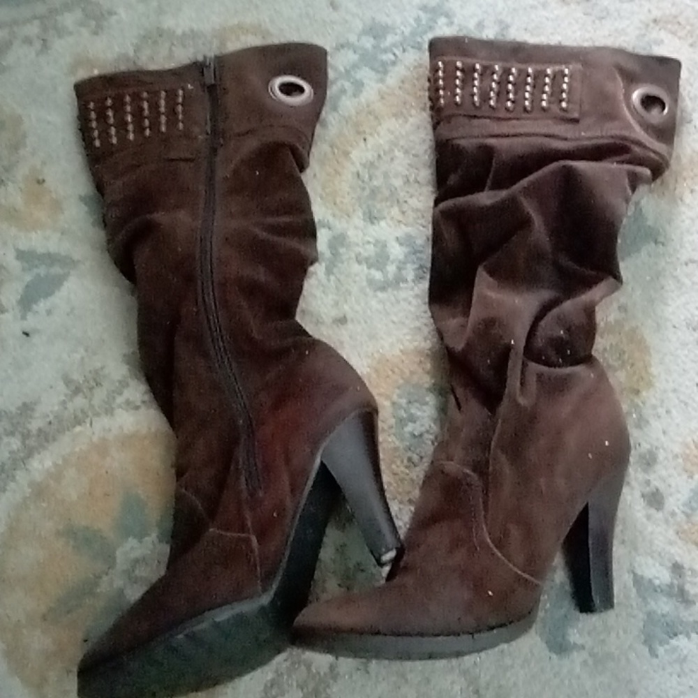 Boobox brown suede boots